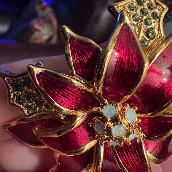 Nolan Miller Christmas Poinsettia Brooch - Picture 3 of 4
